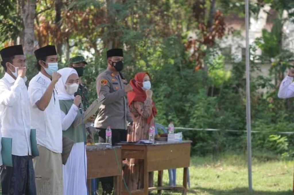 Peringati HSN 2021, Santri dan Karang Taruna Robatal Sampang Gelar Vaksinasi