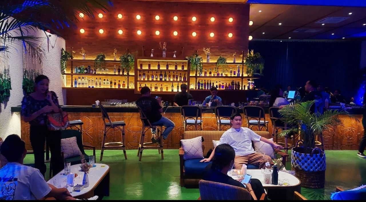 Lucy In The Sky Surabaya, Cafe & Resto dengan Konsep Bohemian Garden Milik Wulan Guritno